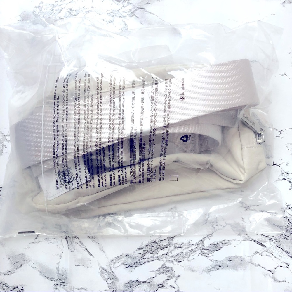 Lululemon Everywhere Belt Bag Extended Strap White Opal - Picture 6 of 6